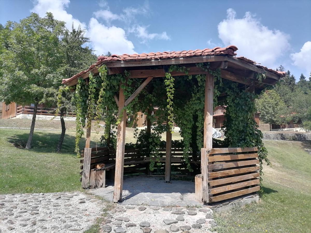 Livadaki Village Megali Kapsi Kültér fotó